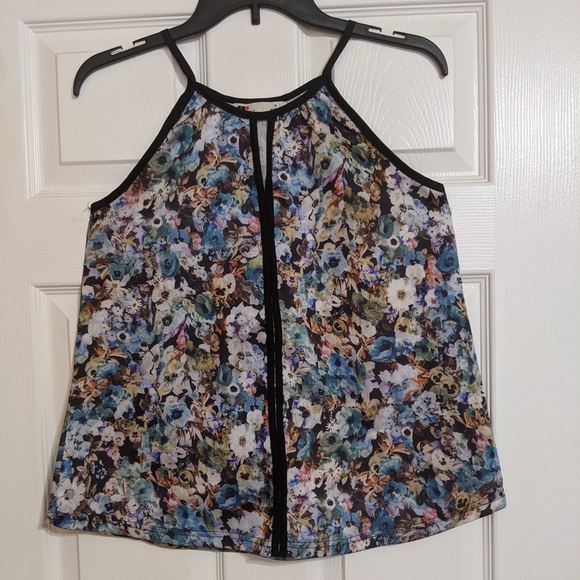 Temt Singlet Floral Top With Traiangular Cut - Picture 1 of 7
